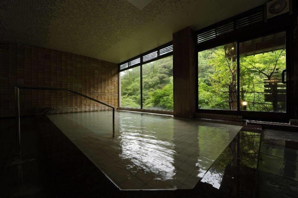 Yamanaka Onsen Shirasagiyu Tawaraya Hotel Кага Екстериор снимка
